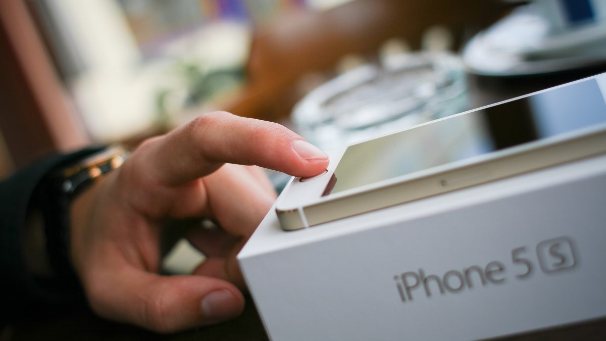 Sprzedaż podrabianego iPhone’a w USA na dużą skalę