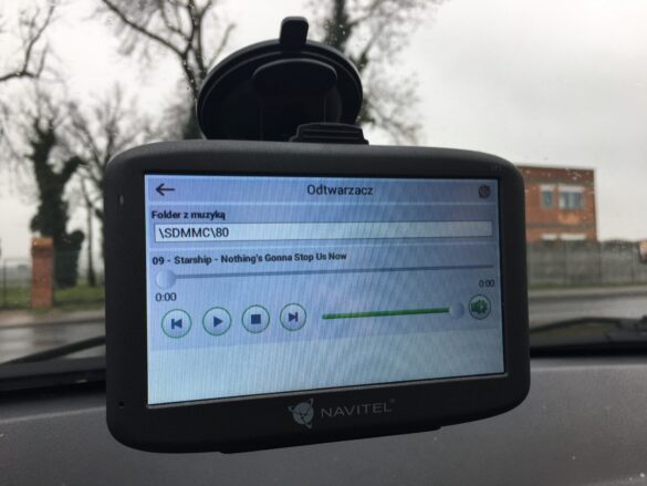 Odtwarzacz muzyki / Transmiter FM