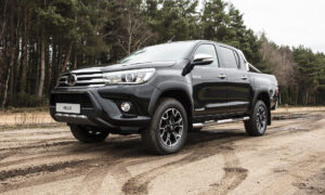 Toyota Hilux Invincible 50 Chrome Edition