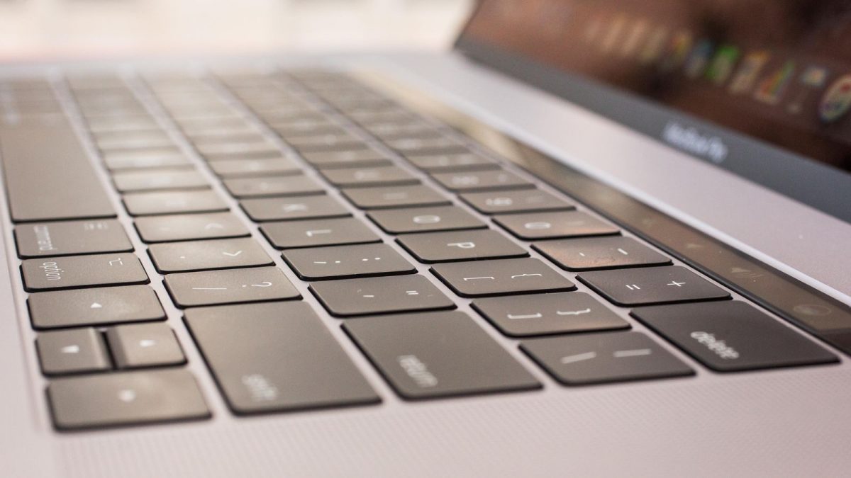 Nowy MacBook Pro i9 nie daje rady