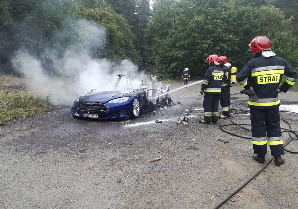 Kolejna Tesla Model S w płomieniach