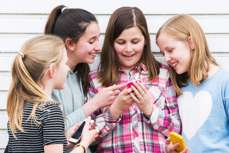Jak nauczyć dziecko mądrze korzystać ze smartfona?