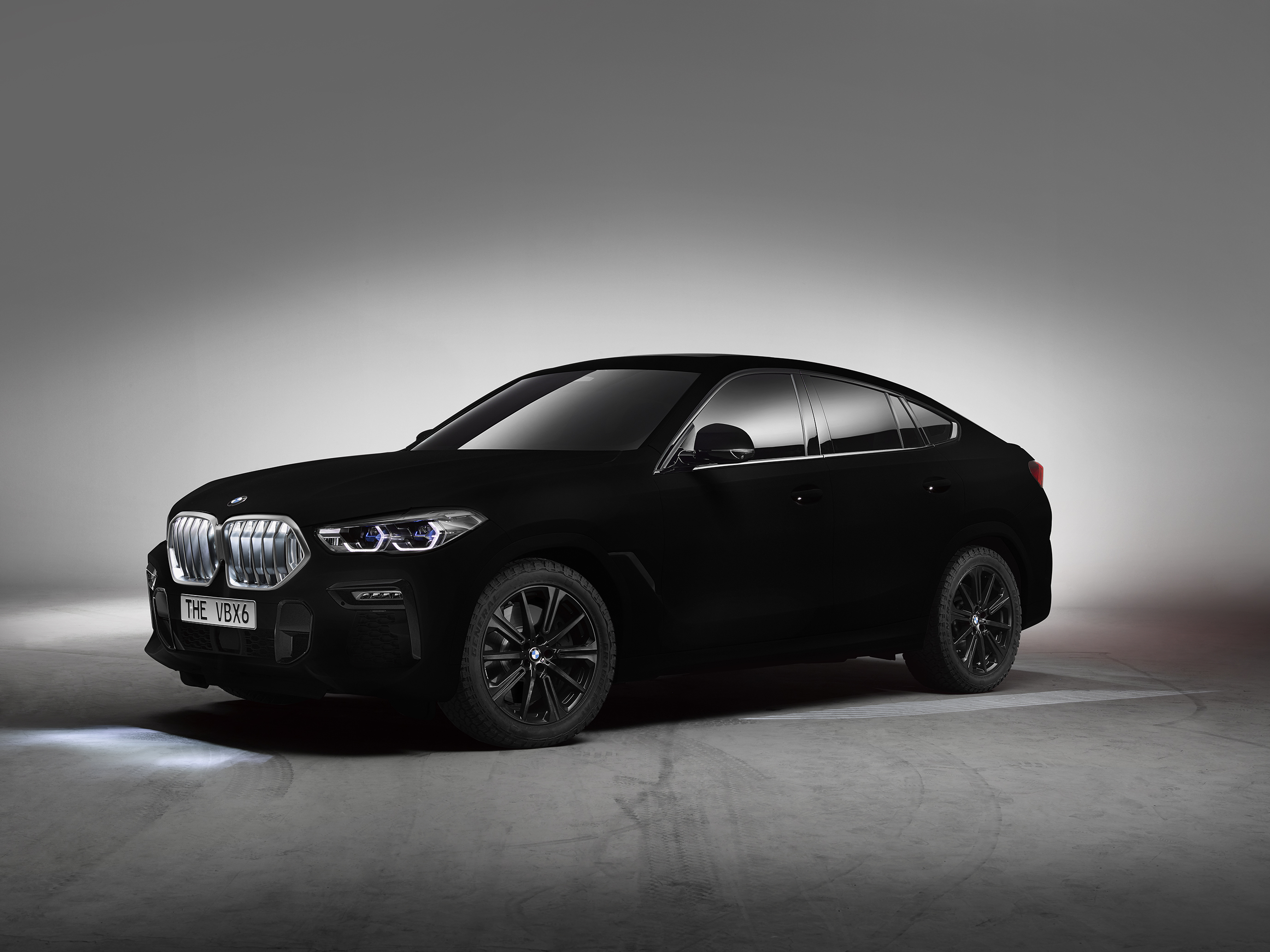 Черная машина перед. BMW x6 Vantablack. BMW x6 черная. BMW x6 Black Vantablack. BMW x6 2022 Black.