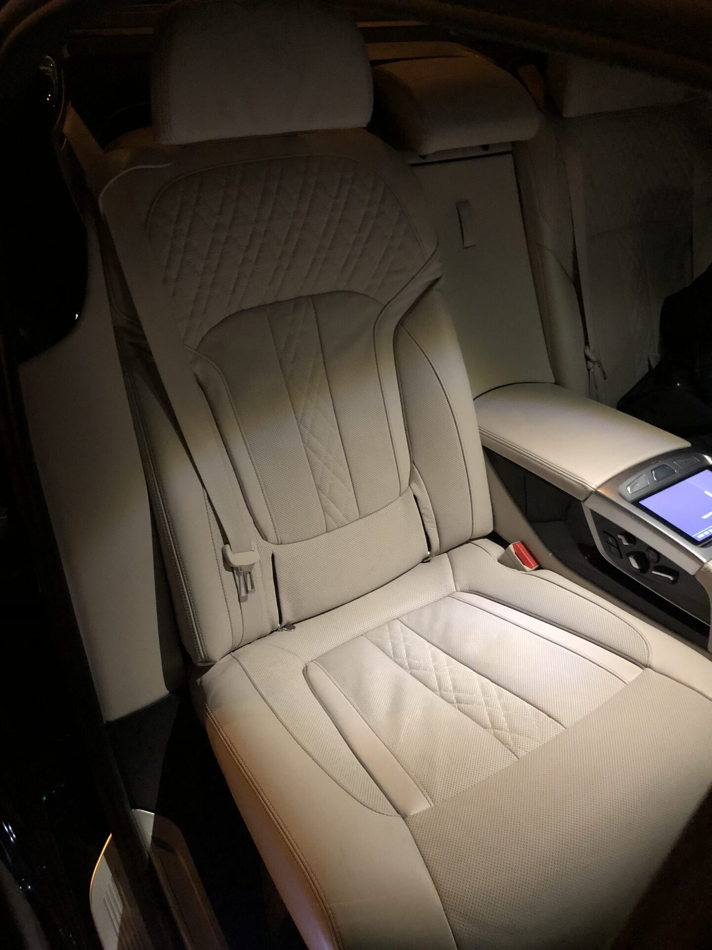 TEST BMW 750i xDrive - bardzo szybka luksusowa limuzyna - zdjęcie 9