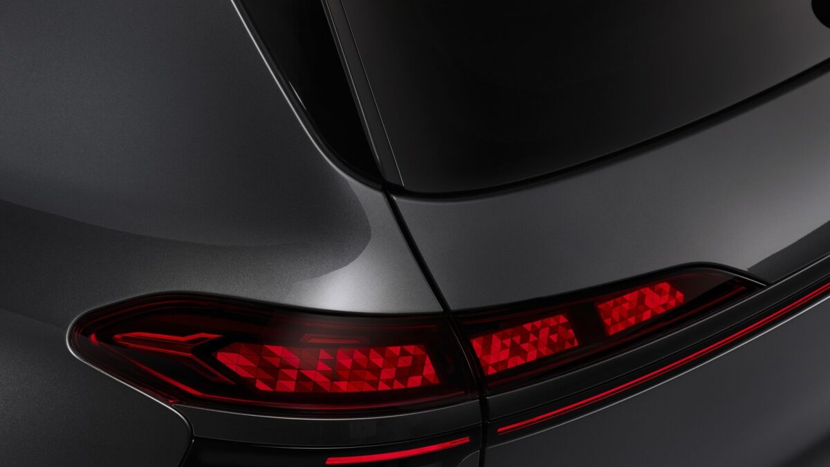 Audi Q9 - cena od 516 600 zł, siedem miejsc i pierwsze zakrzywione panele OLED