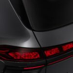 Tylna lampa Audi Q9 z zakrzywionymi cyfrowymi panelami OLED