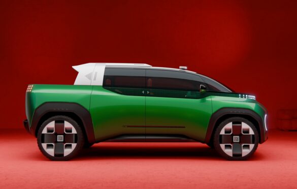 Fiat Multiplay z boku w konfiguracji pick-up (fot. Stellantis)
