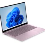 Laptop HP OmniBook 5 w kolorze Peony Pink z ekranem OLED