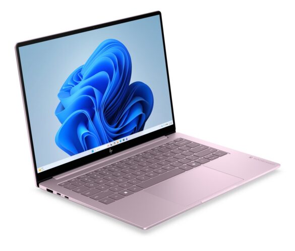 Laptop HP OmniBook 5 w kolorze Peony Pink z ekranem OLED
